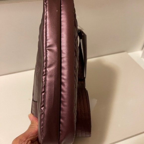 Lug Quilted RFID Convertible
Crossbody. Coupe 2. New Can attached to your belt - Picture 14 of 16